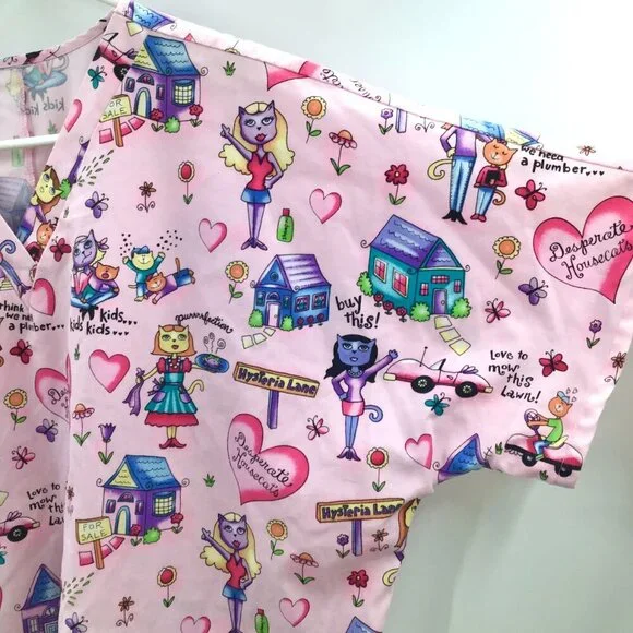 CUTE 2X 3X Pink Scrubs Desperate Housecats Cats Kitty Pattern 3 Pockets S/S - Picture 3 of 11